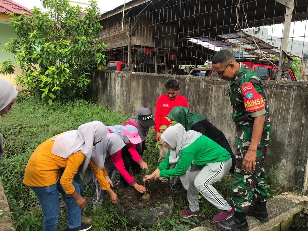 Kegiatan Penanaman Pohon di Jl. Kurnia